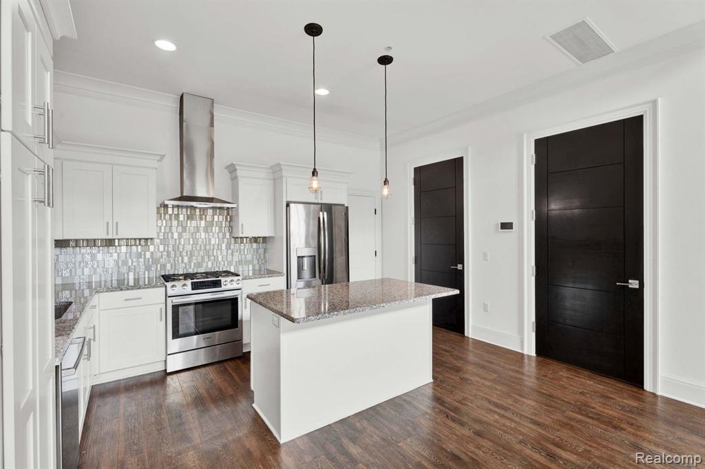 441 S Eton Property Photo 5