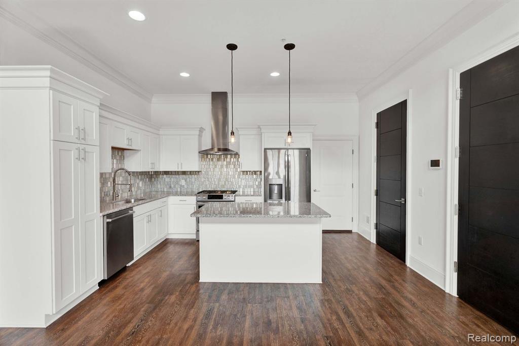 441 S Eton Property Photo 6
