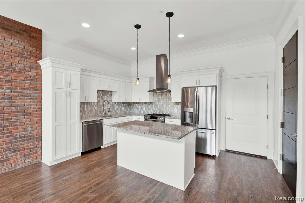 441 S Eton Property Photo 7