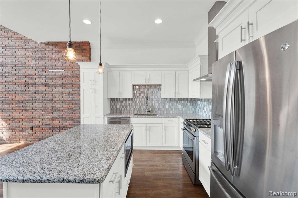 441 S Eton Property Photo 8