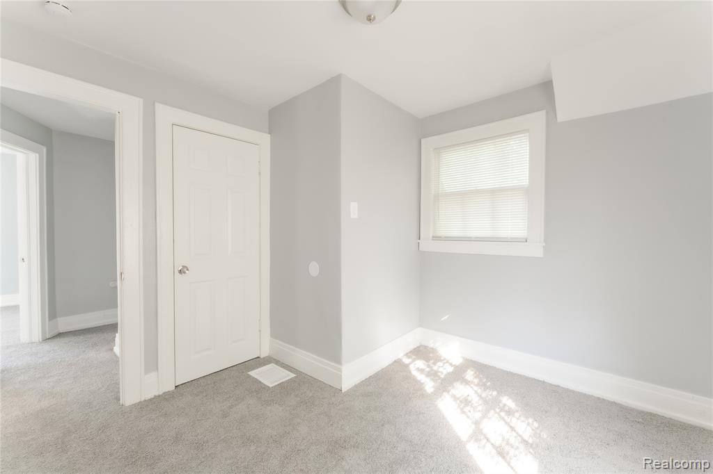 207 Oliver Street Property Photo 12
