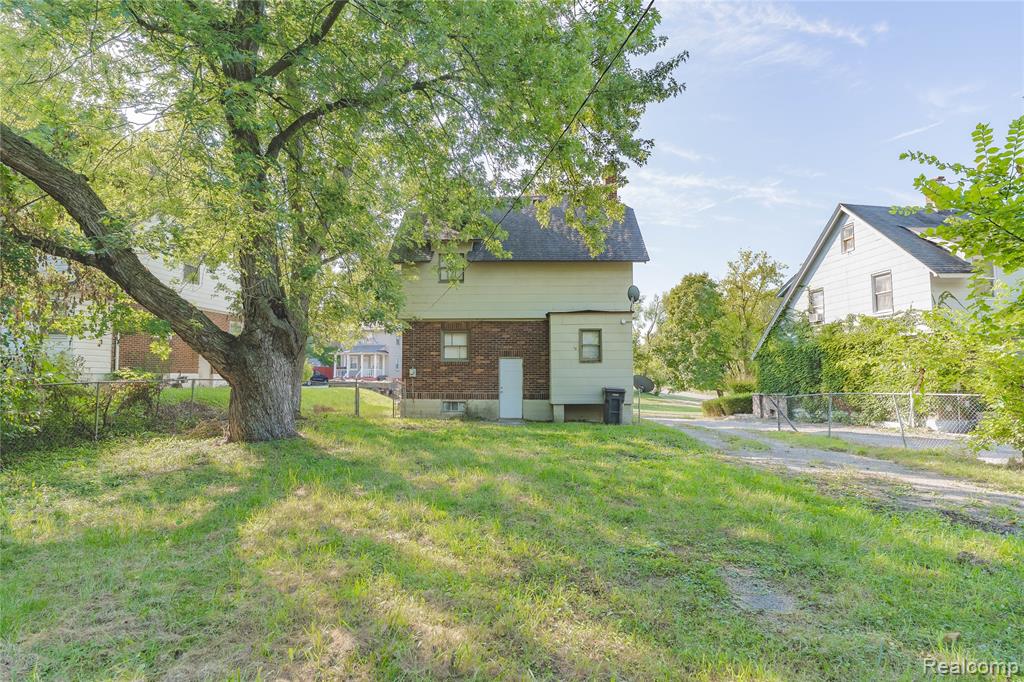 207 Oliver Street Property Photo 23