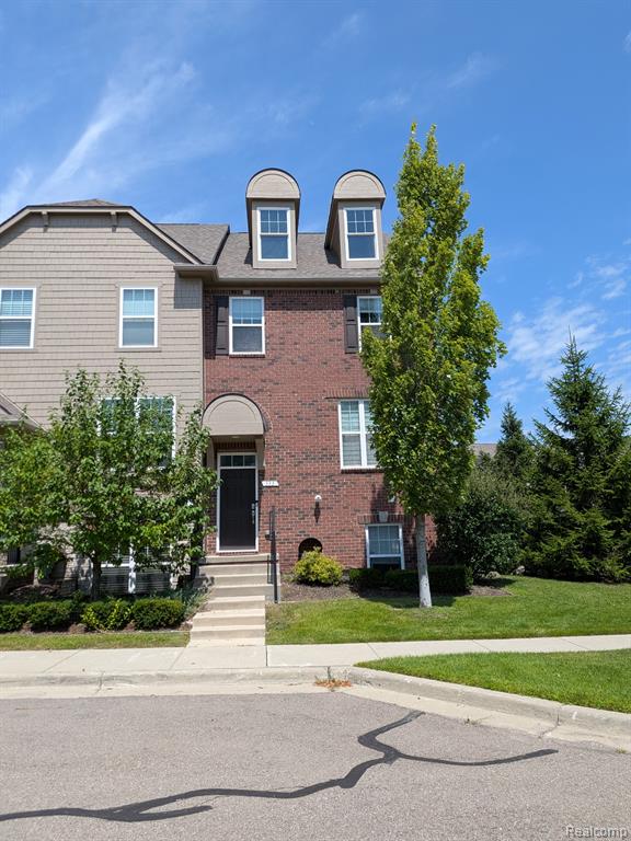 333 Glenhurst Boulevard Property Photo 2