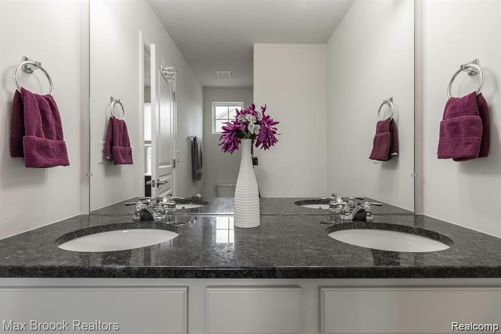 333 Glenhurst Boulevard Property Photo 21