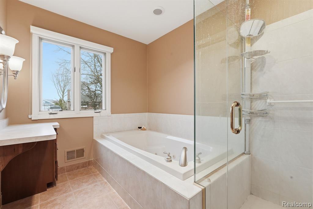 22432 Pointe Drive Property Photo 17
