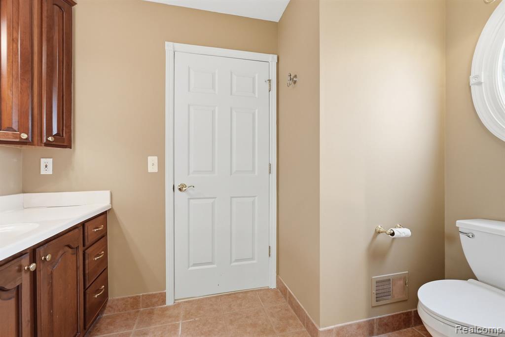 22432 Pointe Drive Property Photo 18