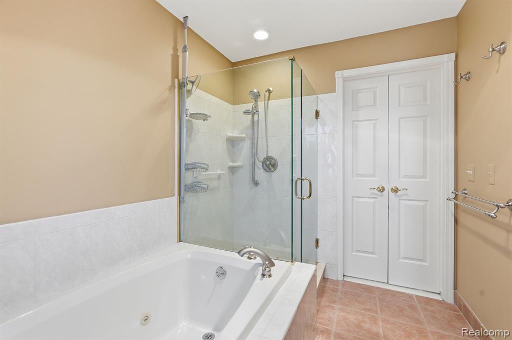 22432 Pointe Drive Property Photo 19