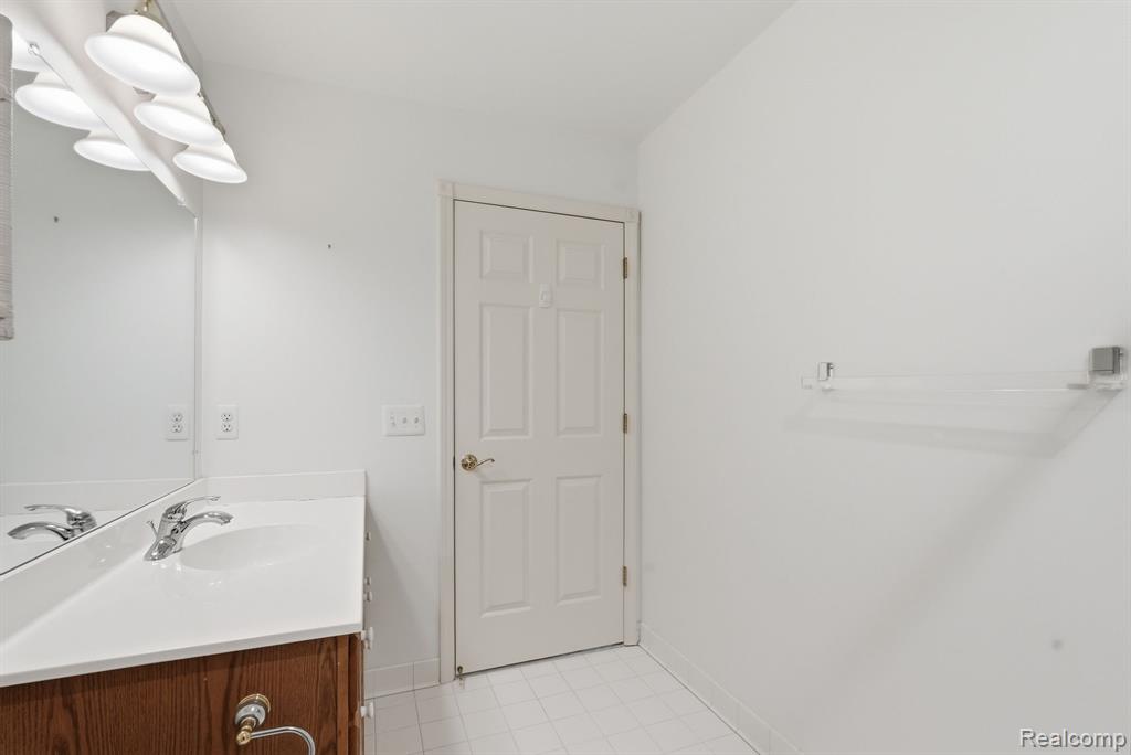 22432 Pointe Drive Property Photo 20