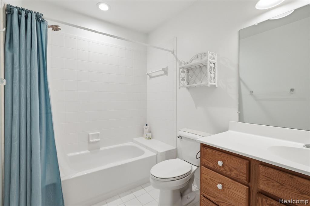 22432 Pointe Drive Property Photo 21