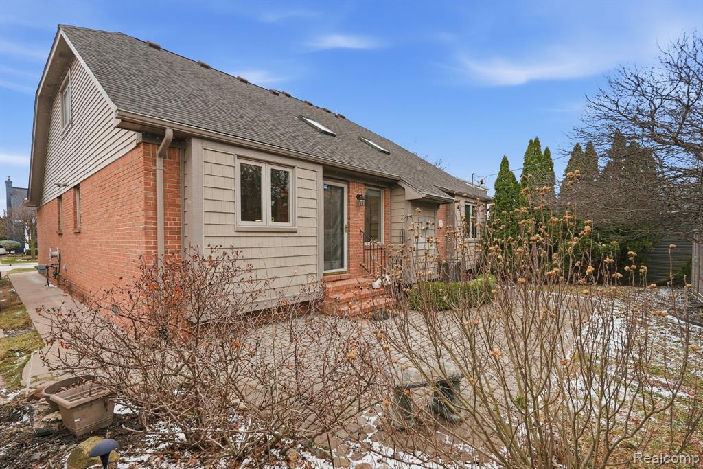 22432 Pointe Drive Property Photo 27