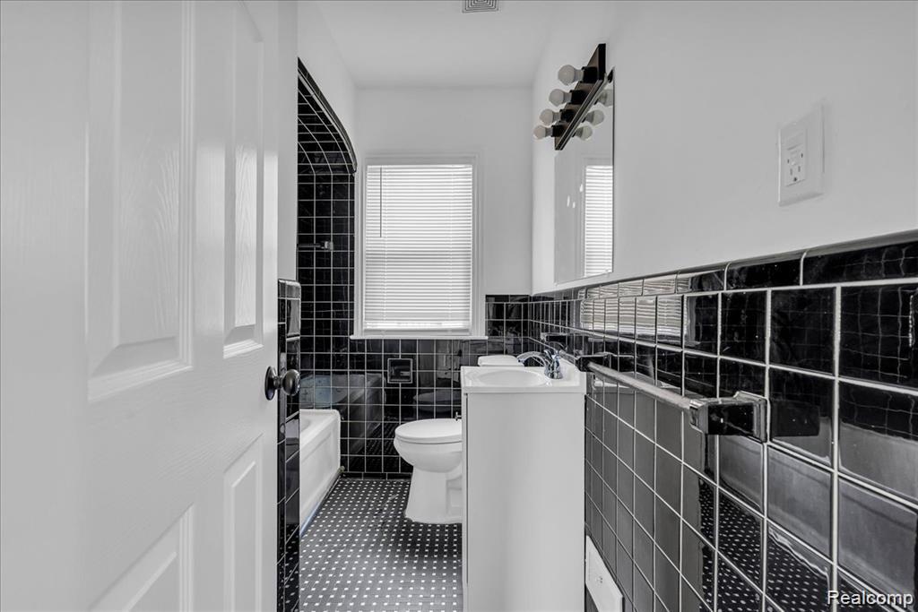 16111 Gilchrist Street Property Photo 17