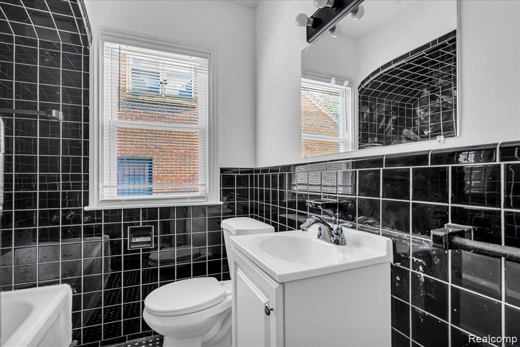16111 Gilchrist Street Property Photo 18