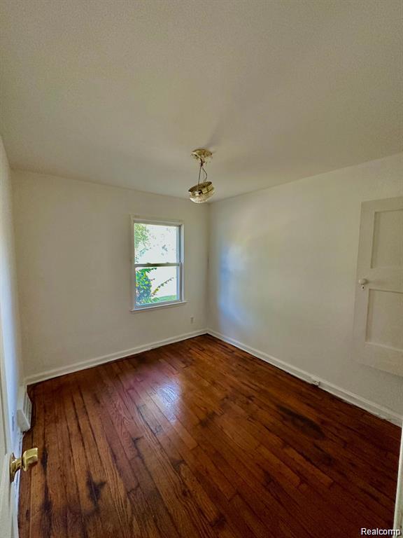 19242 Moross Road Property Photo 4