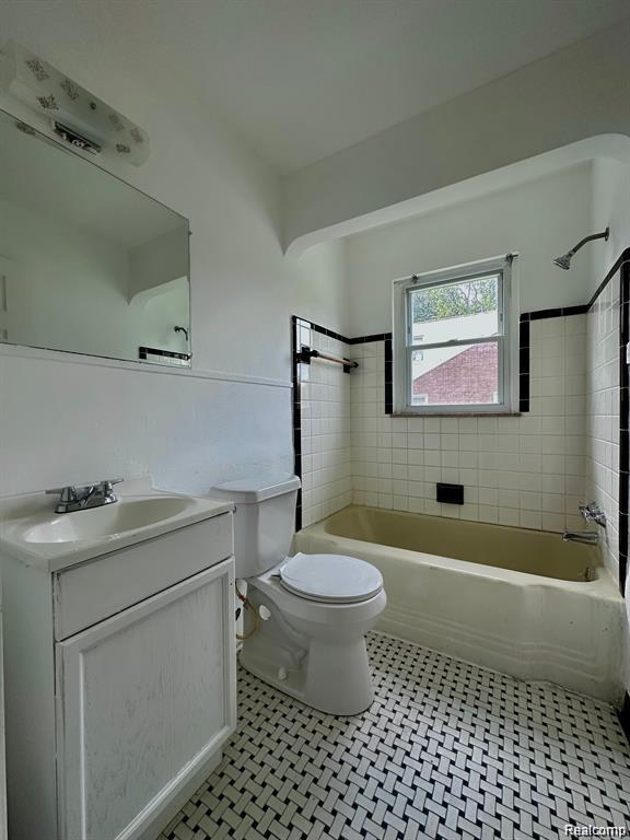 19242 Moross Road Property Photo 14