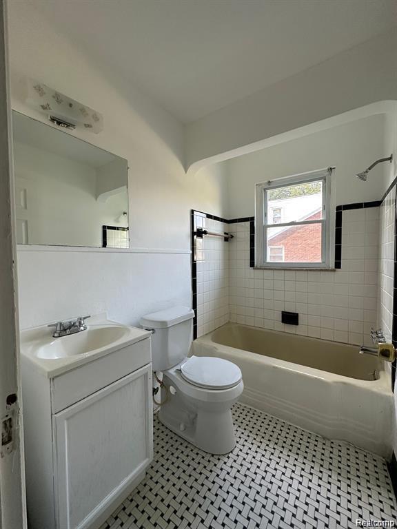 19242 Moross Road Property Photo 16