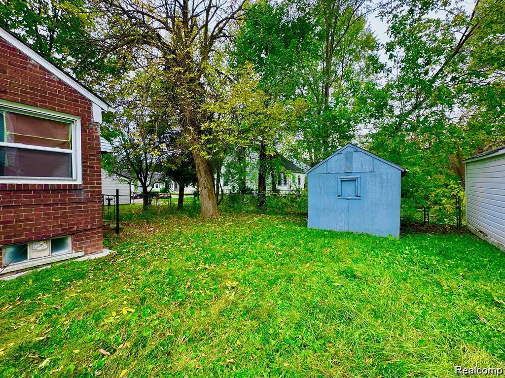 19242 Moross Road Property Photo 20
