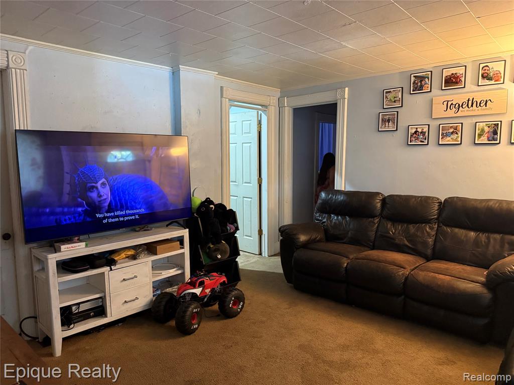 402 Black Street Property Photo 3