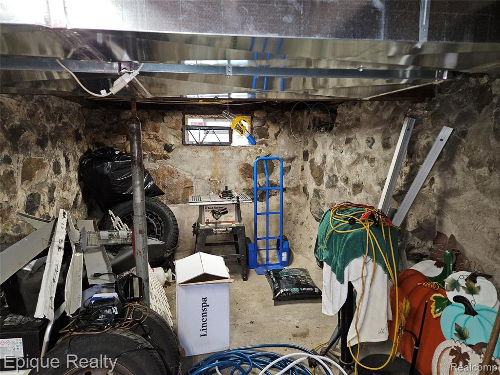 616 Crawford Street Property Photo 24