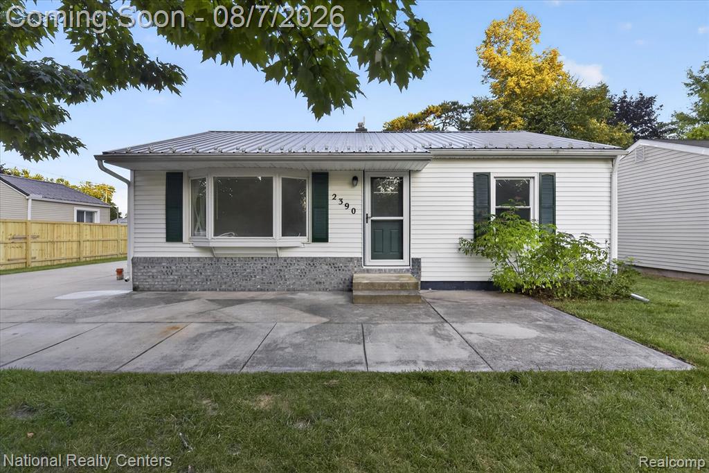 2390 E Clearview Drive Property Photo 6