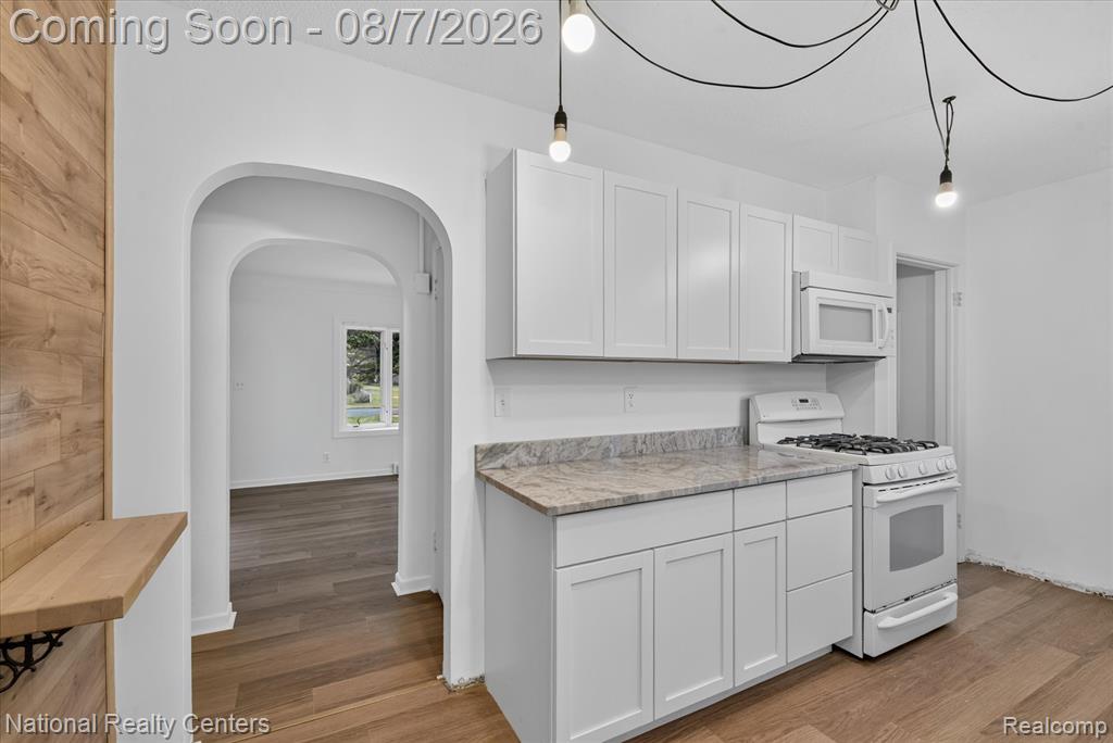 2390 E Clearview Drive Property Photo 16