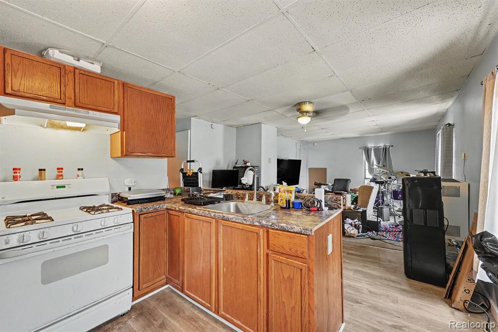 1202/1204 Lapeer Avenue Property Photo 6