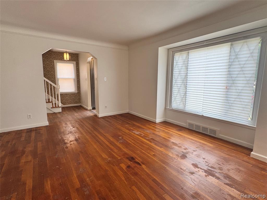 16757 Greenview Avenue Property Photo 6