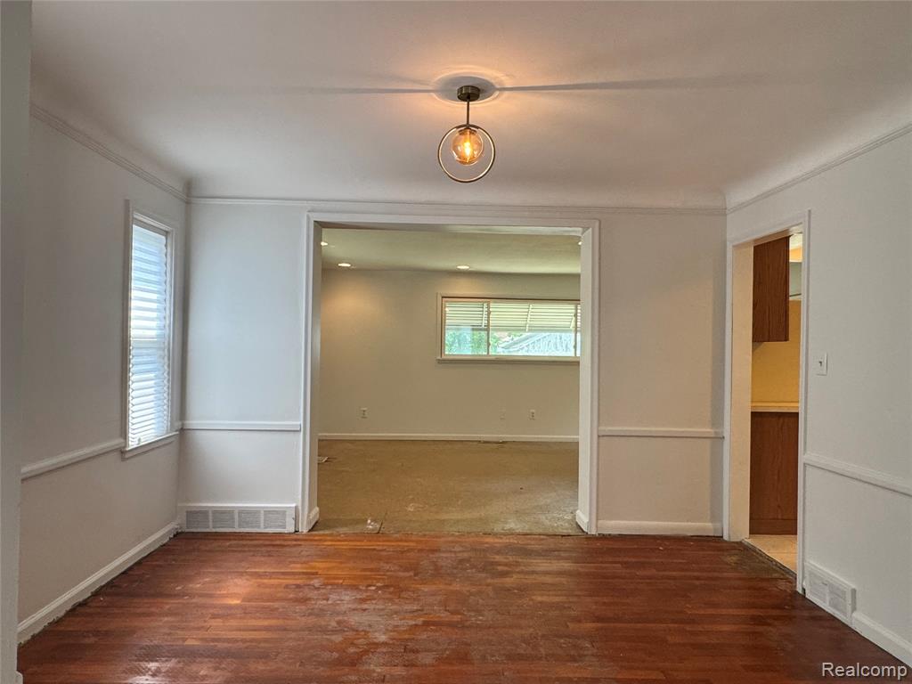 16757 Greenview Avenue Property Photo 7