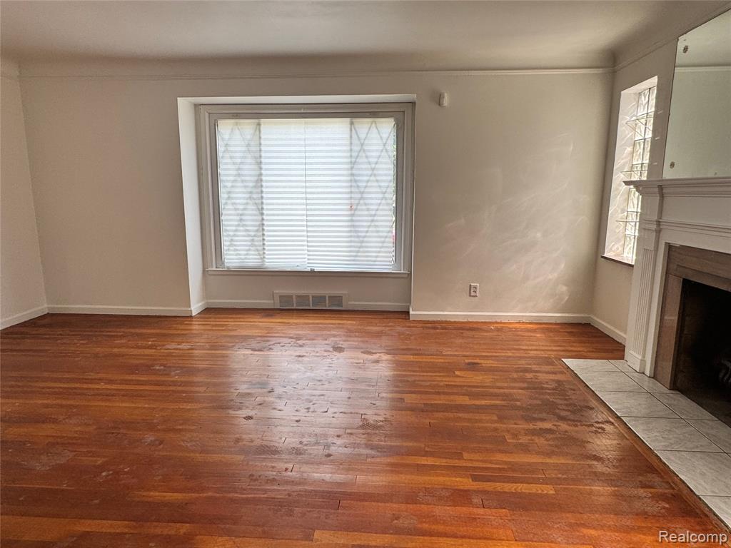 16757 Greenview Avenue Property Photo 8