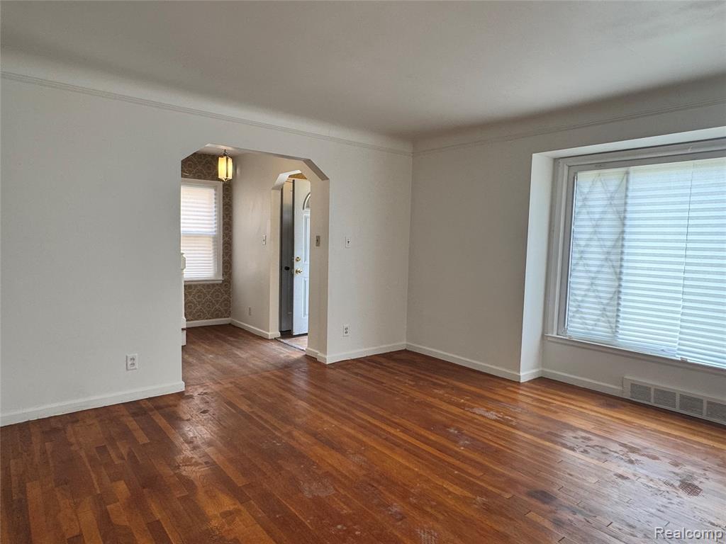 16757 Greenview Avenue Property Photo 9