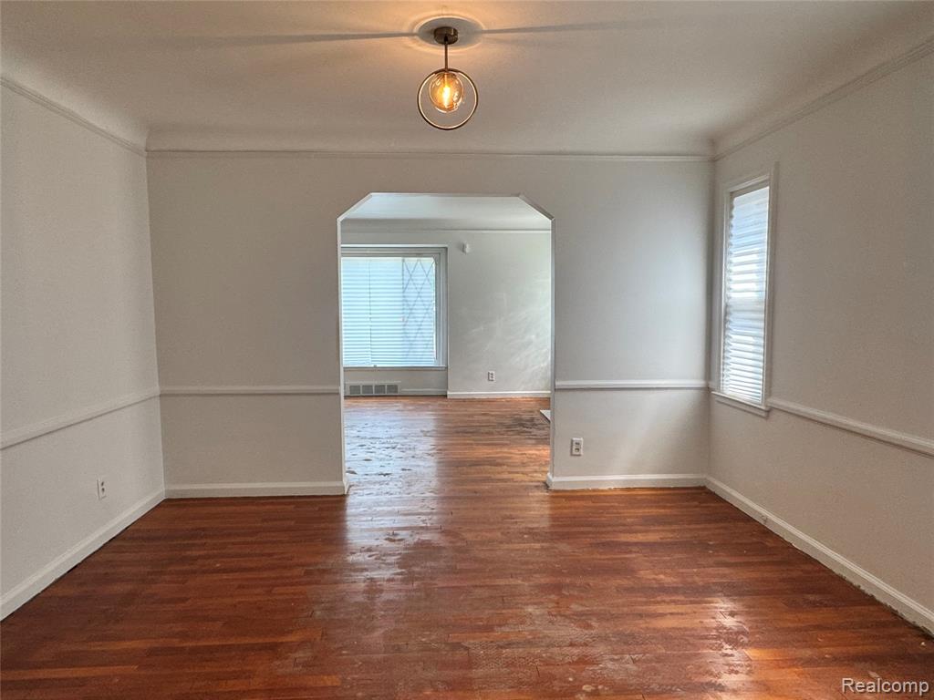 16757 Greenview Avenue Property Photo 10