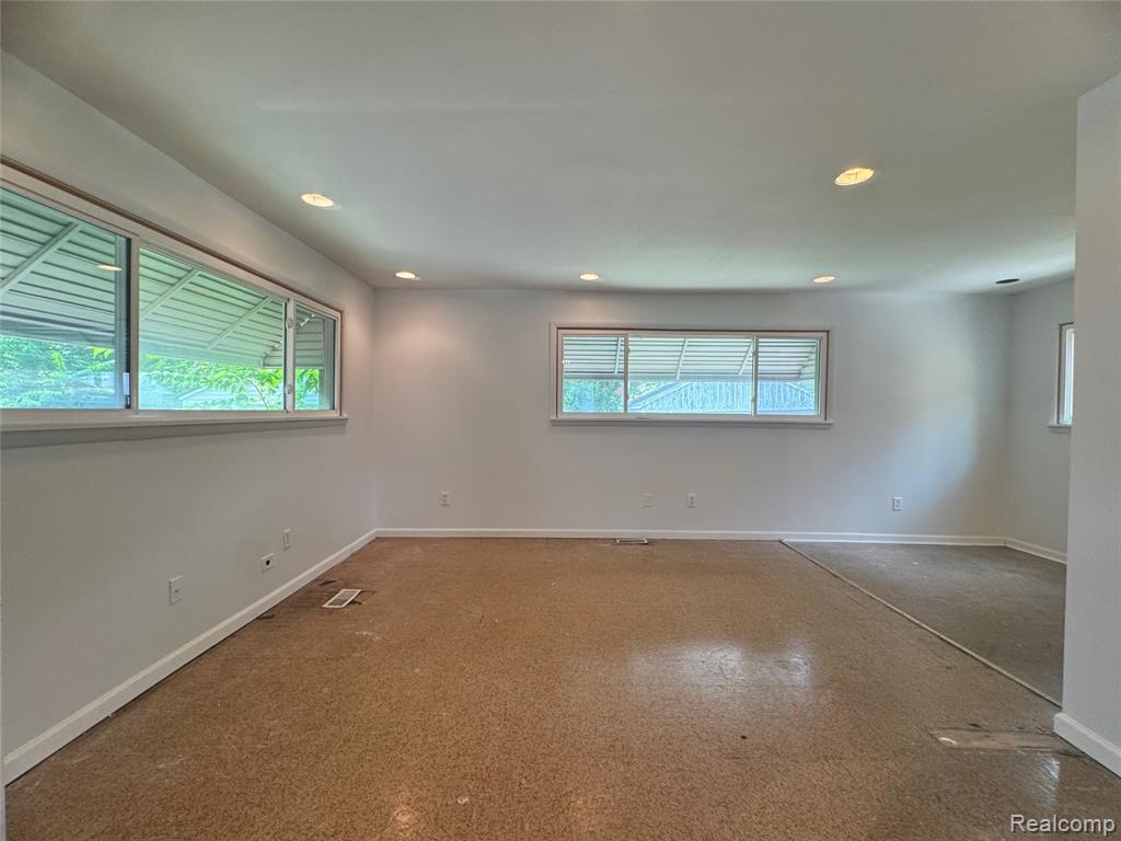 16757 Greenview Avenue Property Photo 11