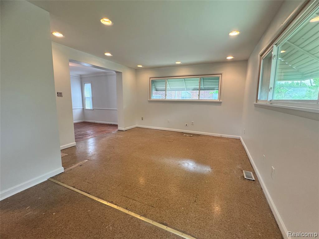 16757 Greenview Avenue Property Photo 13
