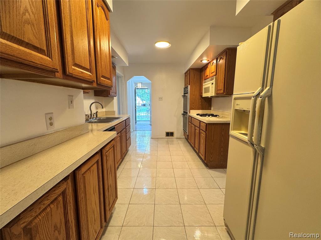 16757 Greenview Avenue Property Photo 15