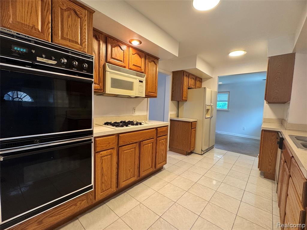 16757 Greenview Avenue Property Photo 17