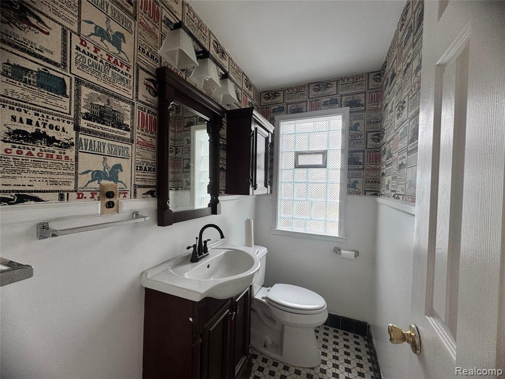 16757 Greenview Avenue Property Photo 20