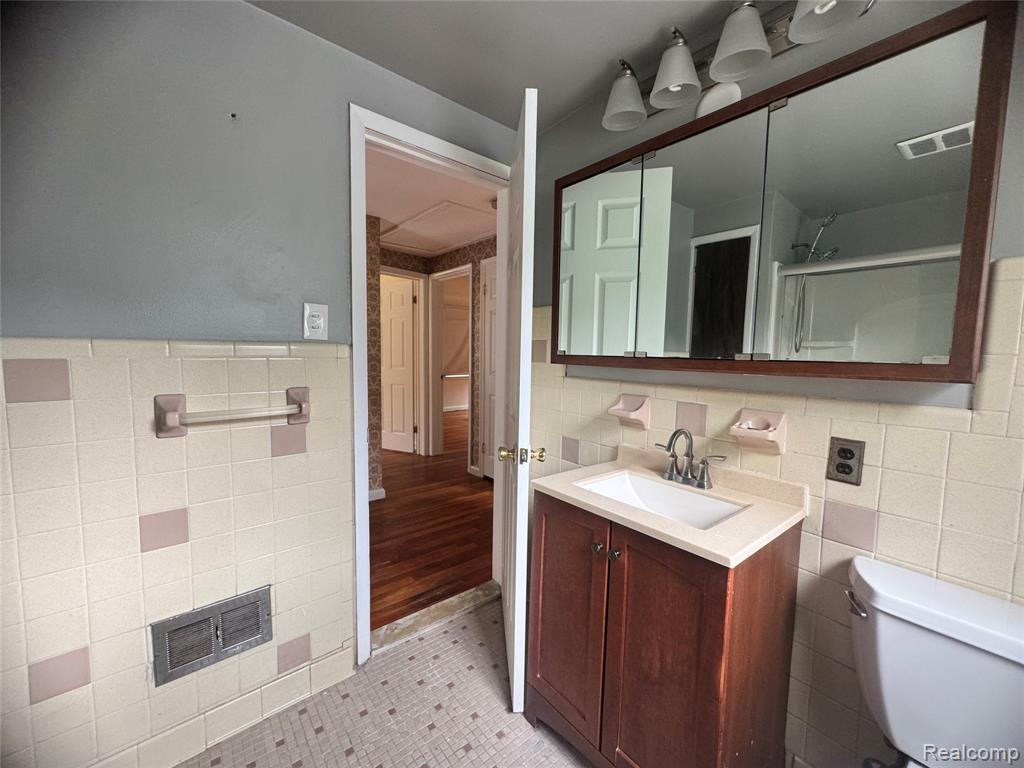 16757 Greenview Avenue Property Photo 24