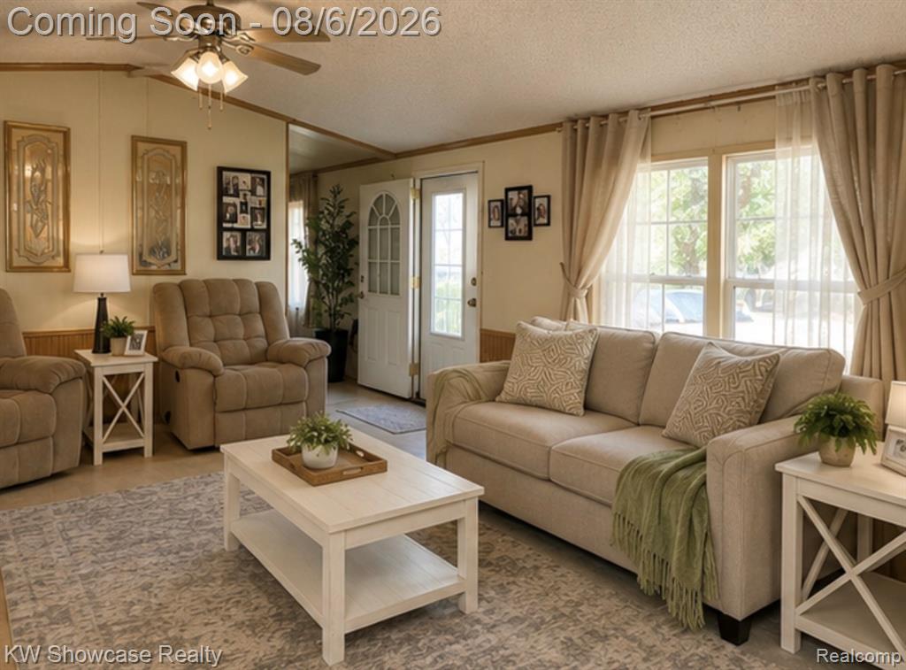 2263 Evergreen Street Property Photo 4