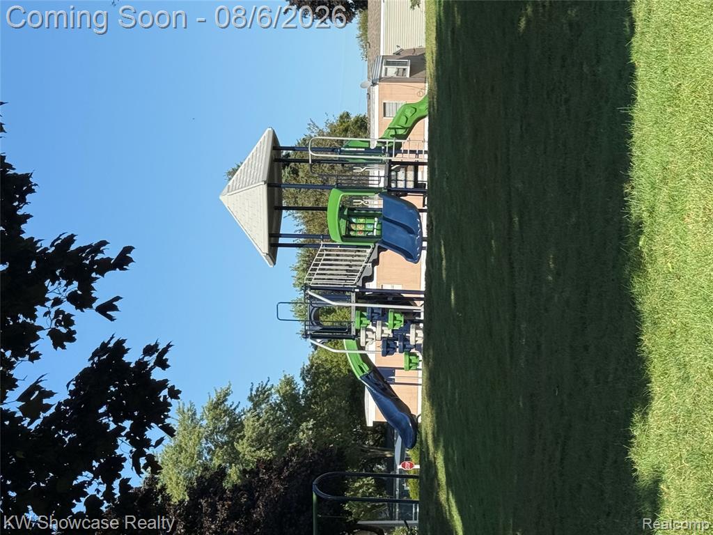 2263 Evergreen Street Property Photo 18