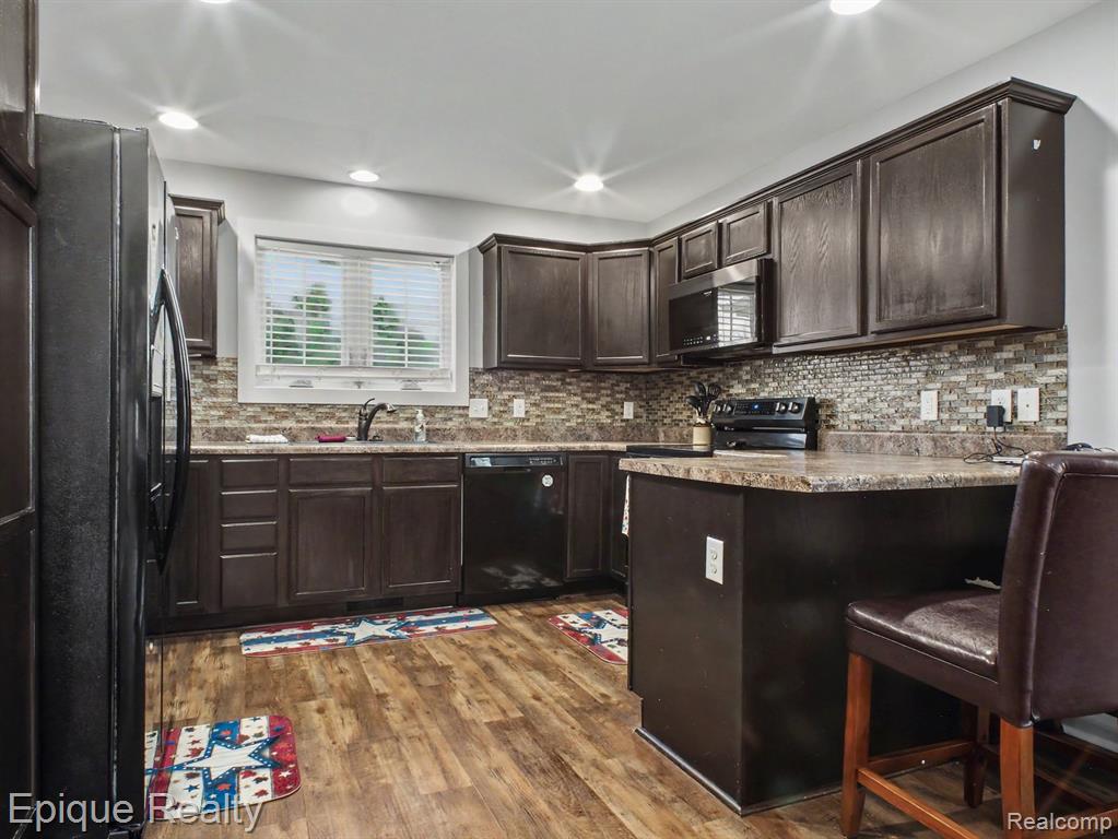 8686 Summer Ridge Drive Property Photo 9