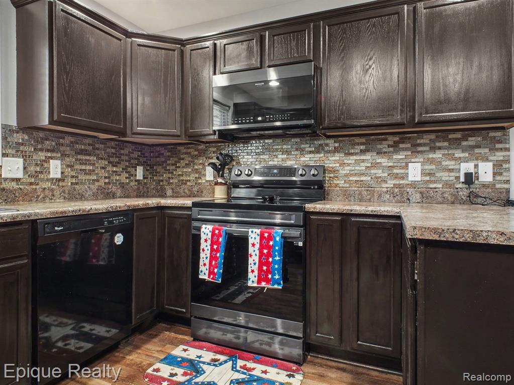 8686 Summer Ridge Drive Property Photo 10