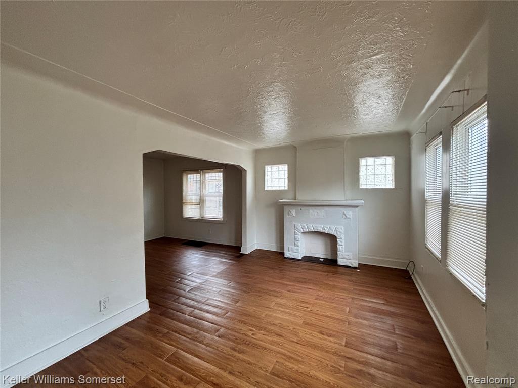 15785 Pinehurst Street Property Photo 3