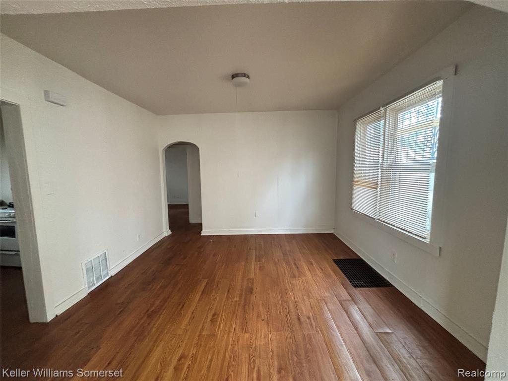15785 Pinehurst Street Property Photo 4