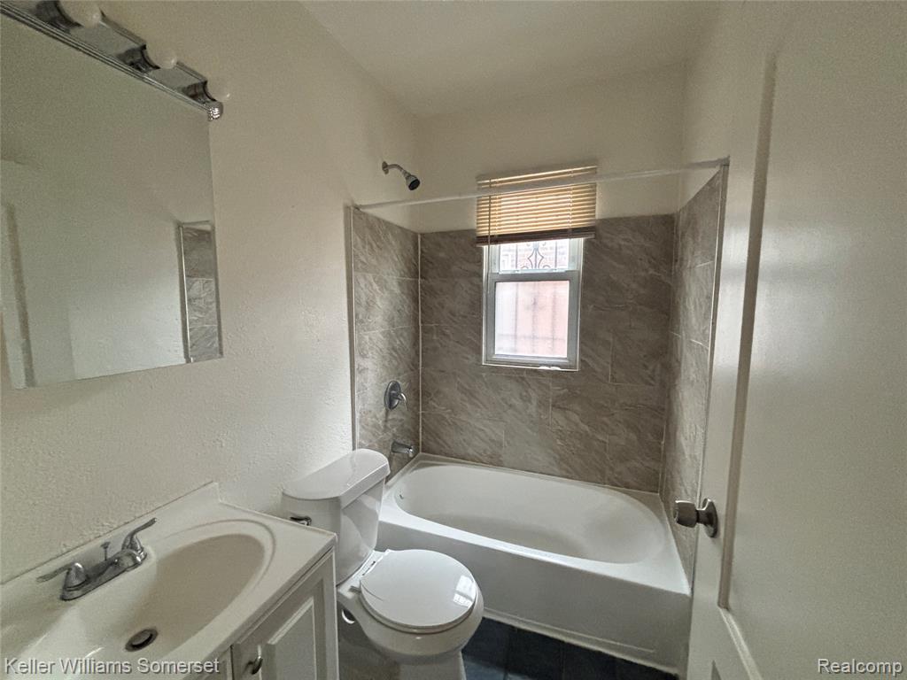 15785 Pinehurst Street Property Photo 6