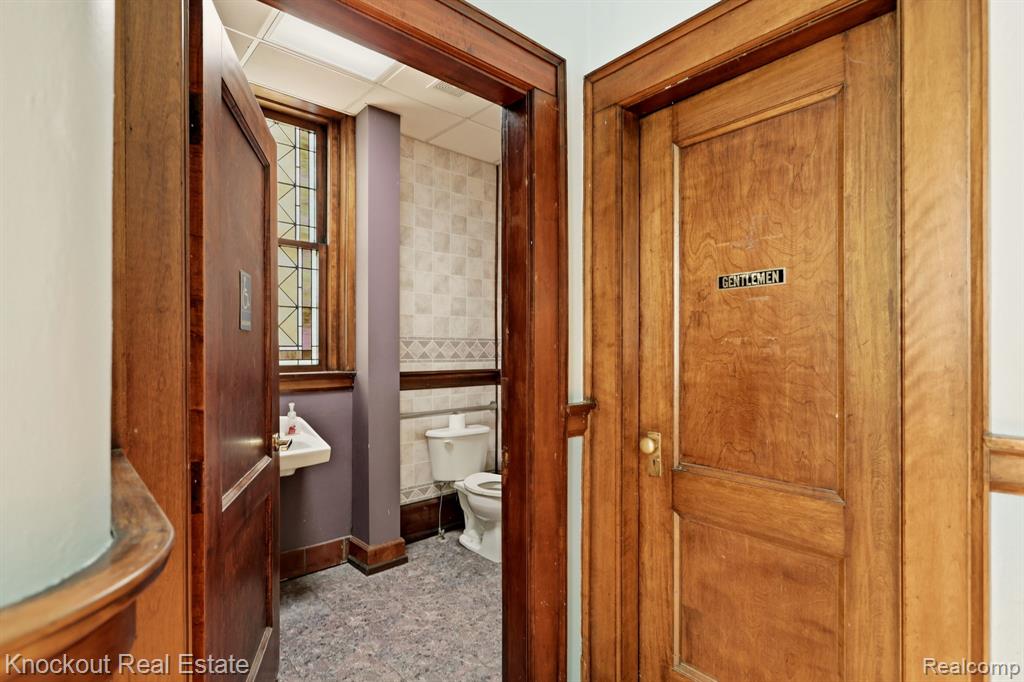 701 N Vanburen Street Property Photo 41