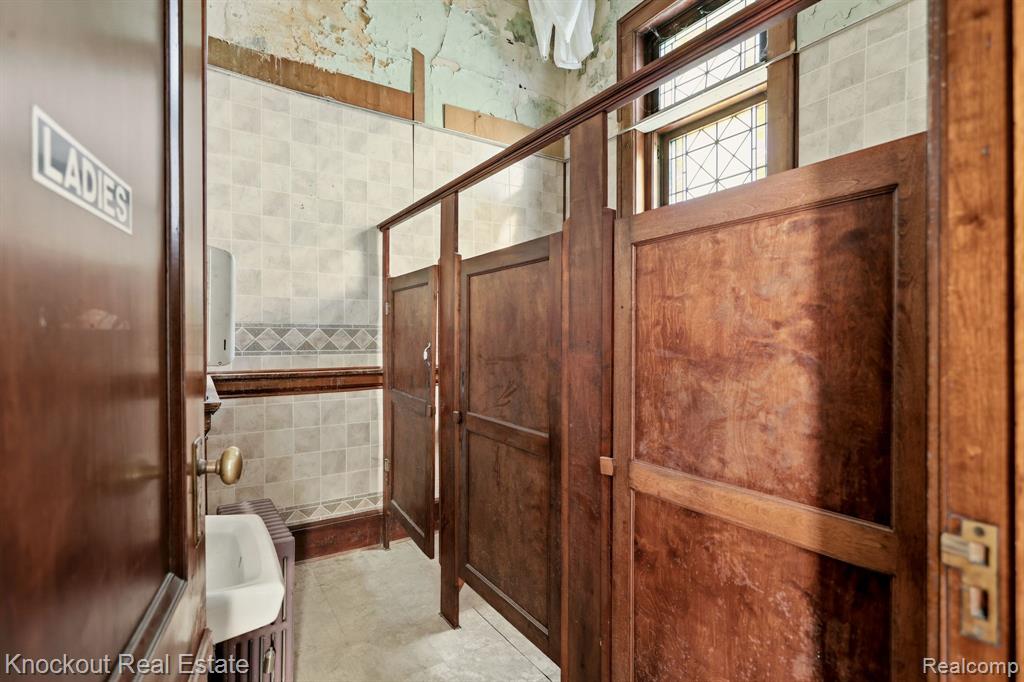 701 N Vanburen Street Property Photo 43