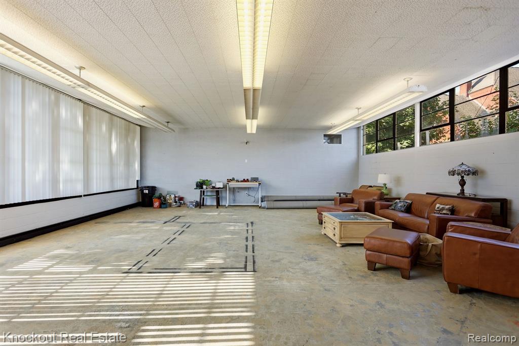 701 N Vanburen Street Property Photo 54