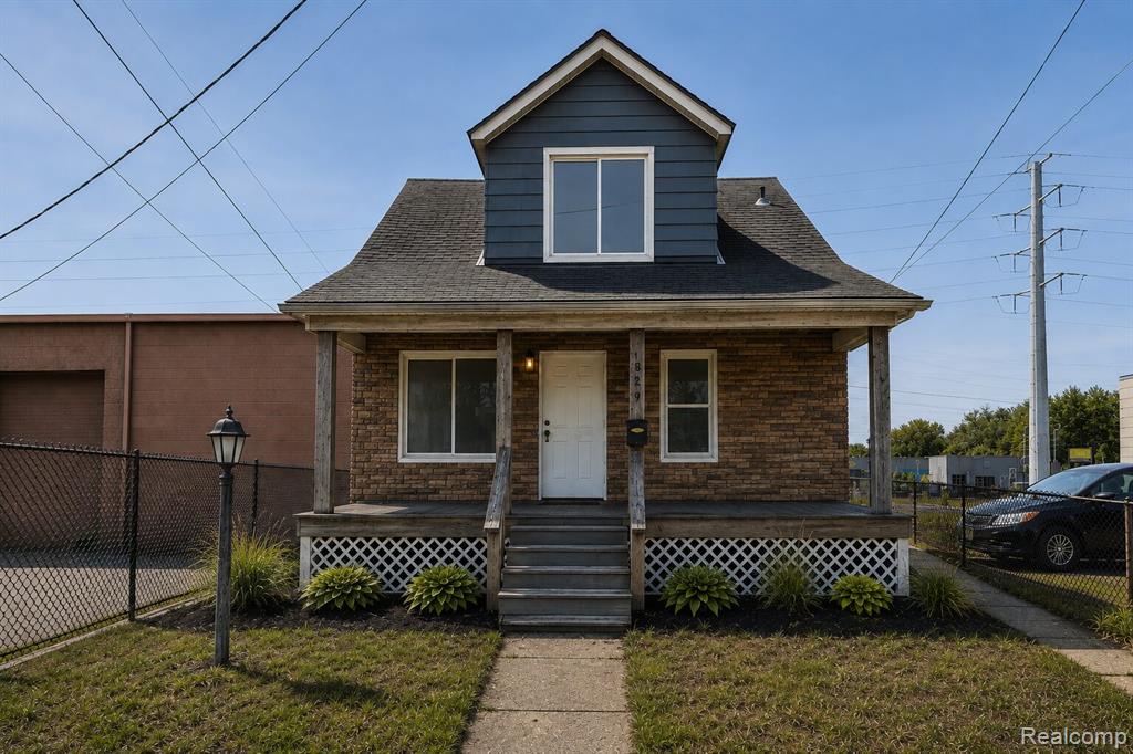 329 W Muir Avenue Property Photo 1