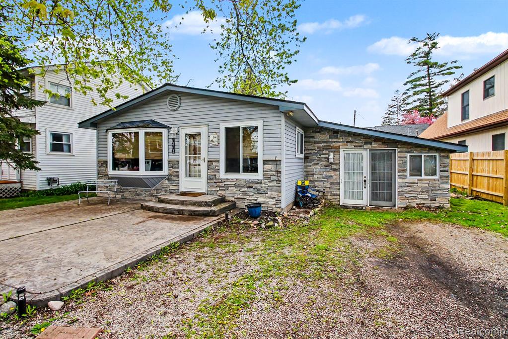 1210 Sunrise Park Street Property Photo 2