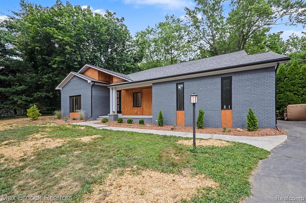 4570 Burnley Drive Property Photo 4