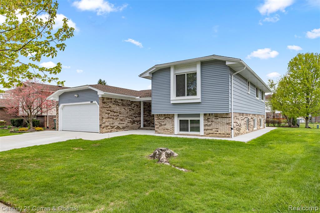 45561 Edgewood Court Property Photo 1
